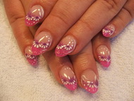 zselés köröm akril díszítéssel